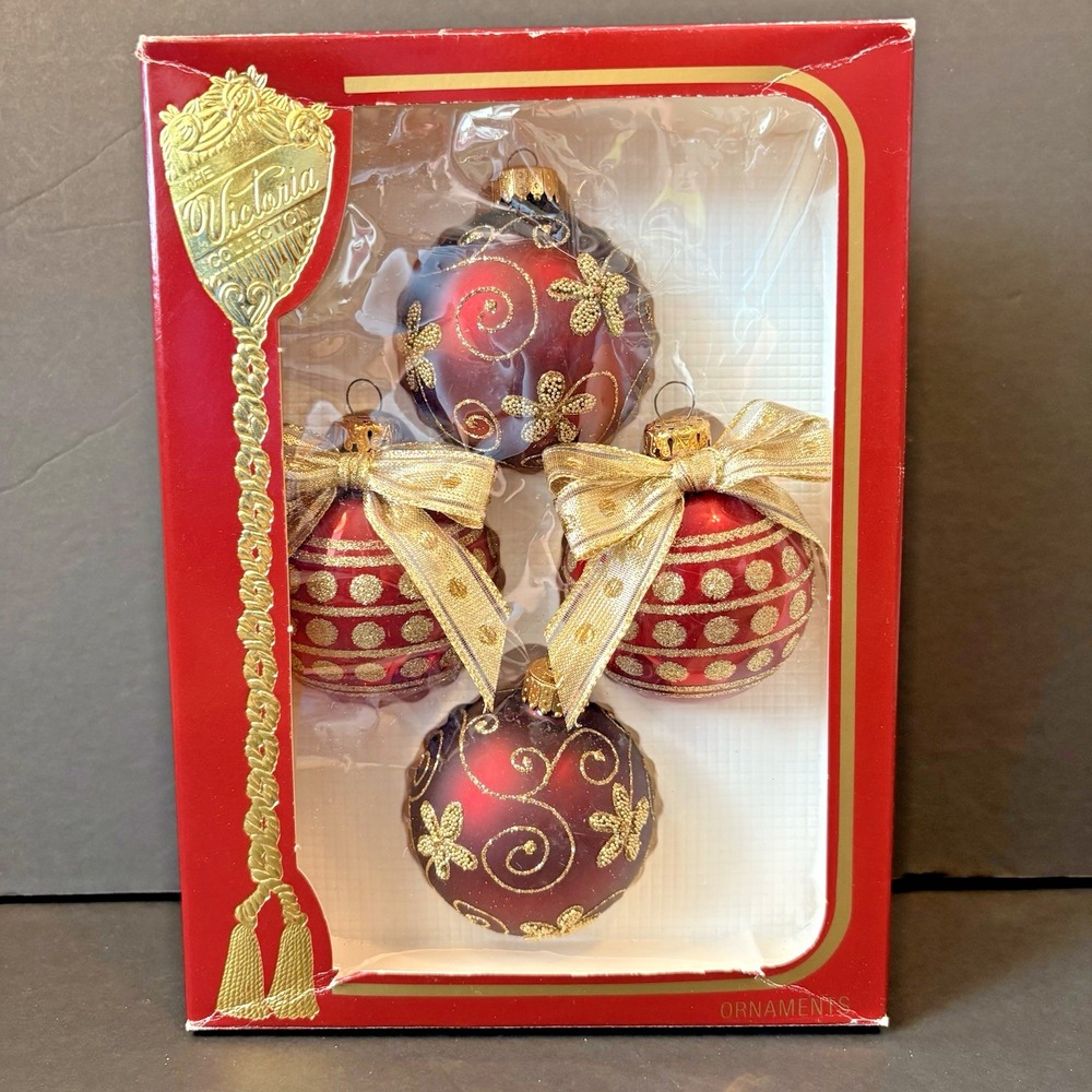 Vintage Victoria Collection 4 Red Gold Round Christmas Classics Ornaments USA
